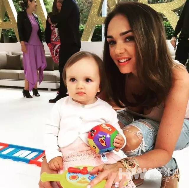  英国最富  小公主 再炫富 1岁时已身价23亿英镑