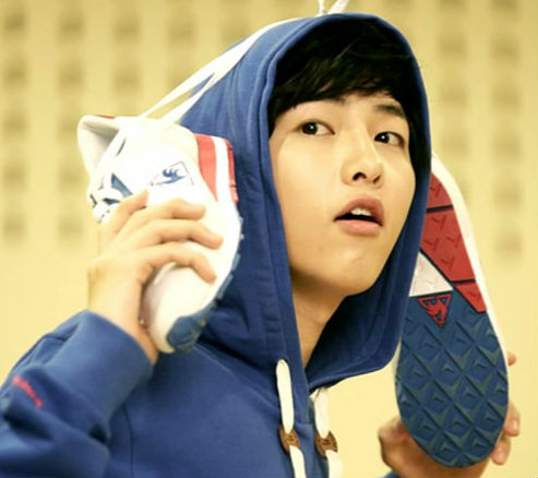  宋仲基自曝有女友  宋仲基称恋爱不易并非宋慧