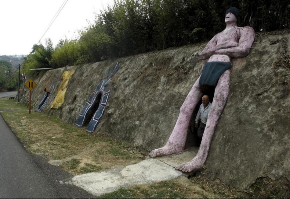  老人挖洞12年  挖成地宫还怕啥风吹雨淋!--东北