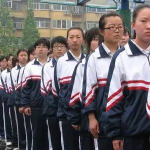 为什么中国的校服丑出了境界?【图】