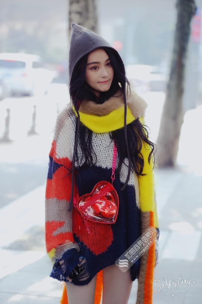 张馨予遭警方点名 应以身作则大长腿跨栏应处