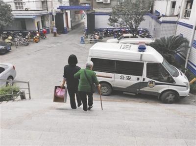  九旬婆派出所上班  就不怕出点啥事?--东北网娱