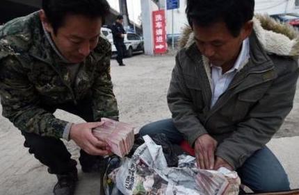 民工捡230万现金 ,拾金不昧暖人心-拾金不昧-东
