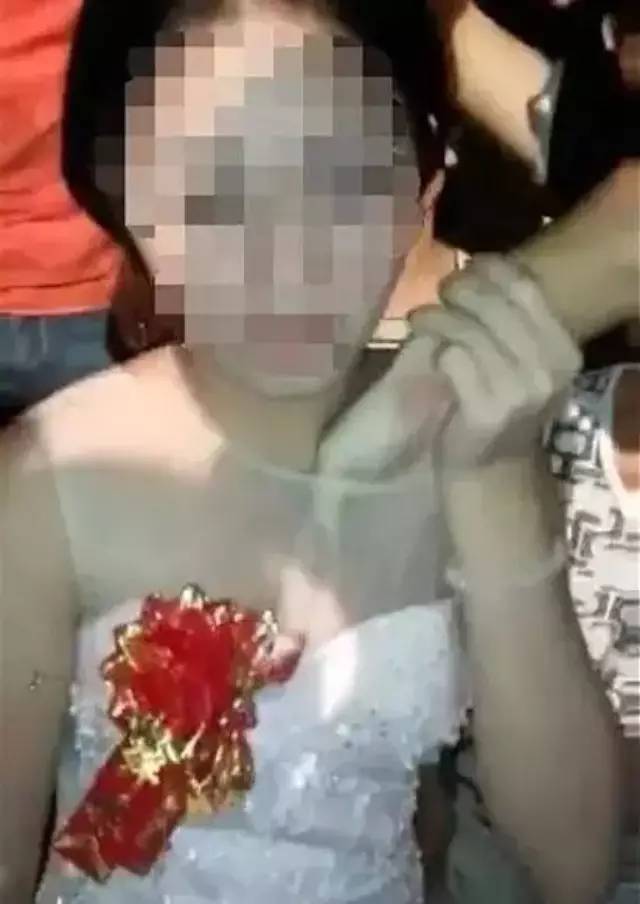 兼职 闹伴娘一次500元  兼职伴娘多是高校女生-