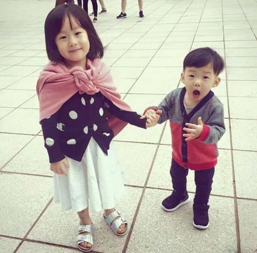 不得了!范玮琪1岁儿子小小年纪就会撩妹!-范玮