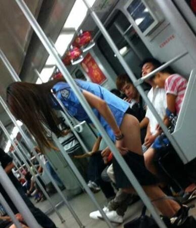  女子地铁呵斥色狼 (组图)网友绘制地铁色狼图,看