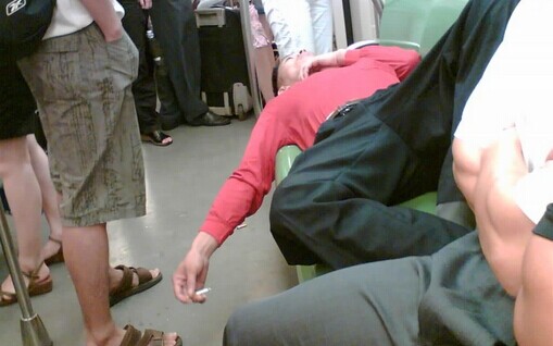  女子地铁呵斥色狼 (组图)网友绘制地铁色狼图,看