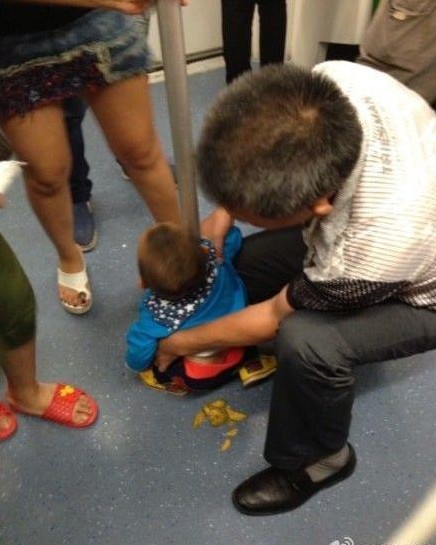  女子地铁呵斥色狼 (组图)网友绘制地铁色狼图,看