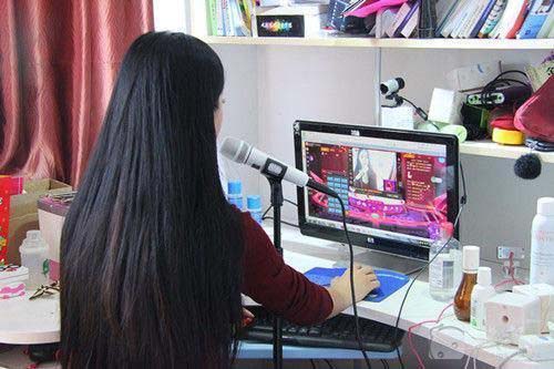  网络主播黑名单 : 直播造人 、脱衣送礼将受约束