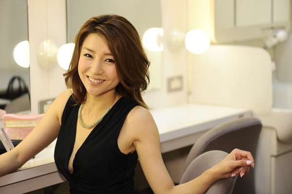 感人! 日本性感女星 川村光 结婚 了!罹患脑瘤老公