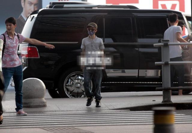 郭敬明身高1米47 不仅坐骑很高很霸气车牌也很特别!