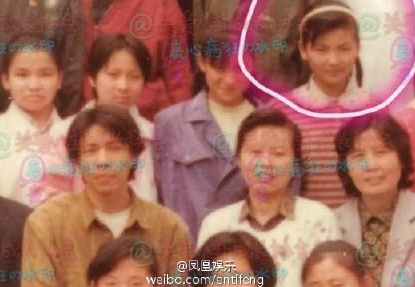  曝刘涛初中集体照  样貌清纯像极了小安迪 - 曝刘 