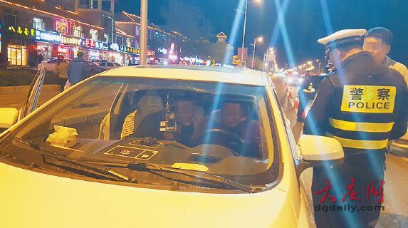 大庆民警夜查行动持续进行 多名司机酒驾被逮