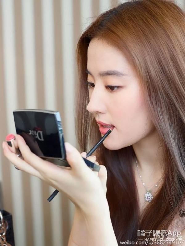 刘亦菲化身城堡公主 Dior代言人真是找对了-刘