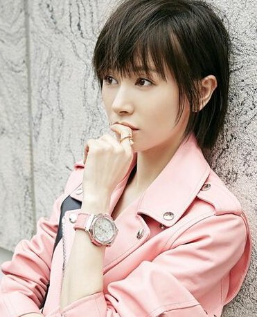  王子文 杂志大片魅惑十足 古灵精怪风格直逼曲