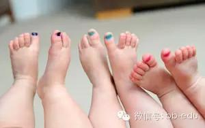 怎么解决脚趾难看 9265380_986039.jpg