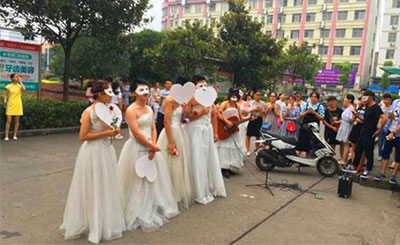  女老师求婚男同学  被祝福的师生恋!--房产频道