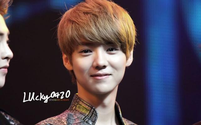 事件发 声明 :对方刻意挑衅- 鹿晗|跟车事件|声明 -