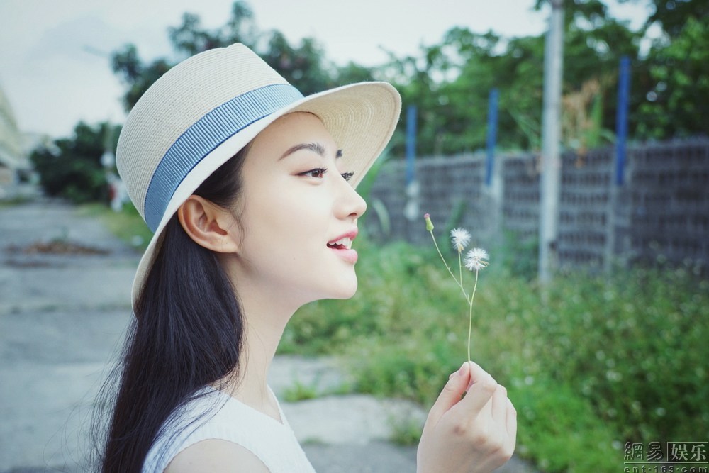 “能量甜”今天生日！景甜发夏日写真庆祝