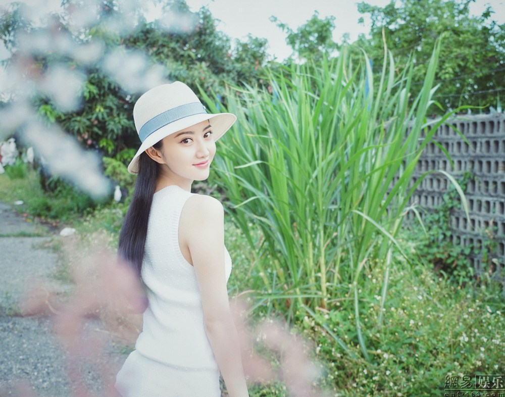 “能量甜”今天生日！景甜发夏日写真庆祝