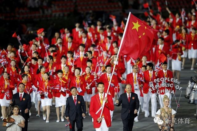 里约奥运开幕式谁扛五星红旗
