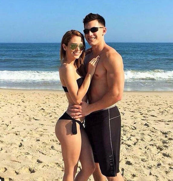 最美气象女主播性感泳装照 尽显完美翘臀(图)