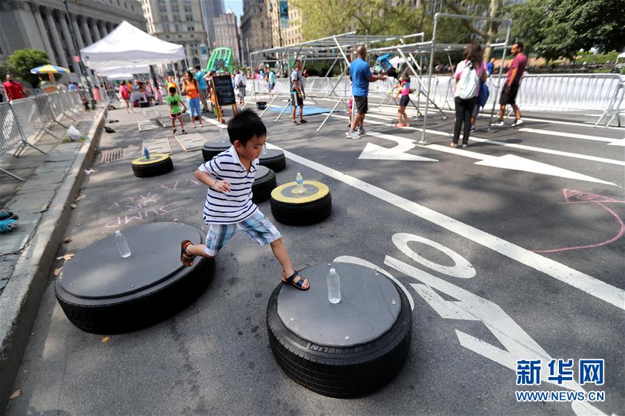 纽约部分街道“变身”夏日乐园（高清组图）