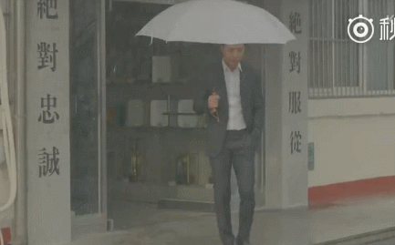 一个用伞撩妹的老梗，竟然被韩剧用了12年