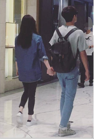 井柏然倪妮被拍商场逛街 举止亲密