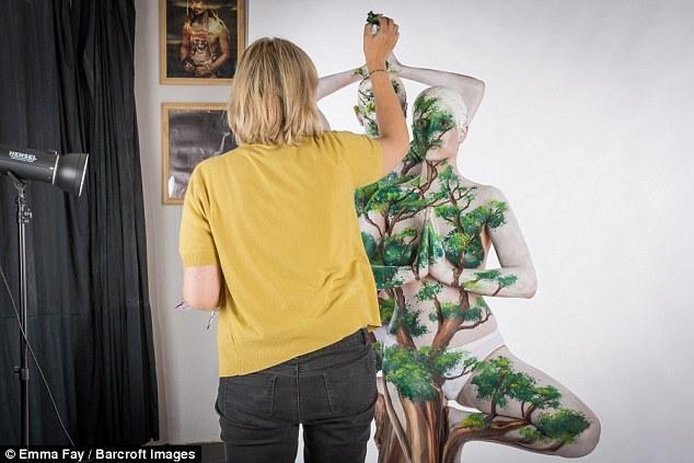 艺术家人体彩绘 美女与野兽完美合体