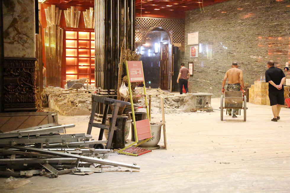 尘封2年9个月  皇家一号  上百豪华包间被拆(组图