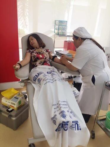 游客国外受伤需熊猫血 女导游打飞的跨国献血