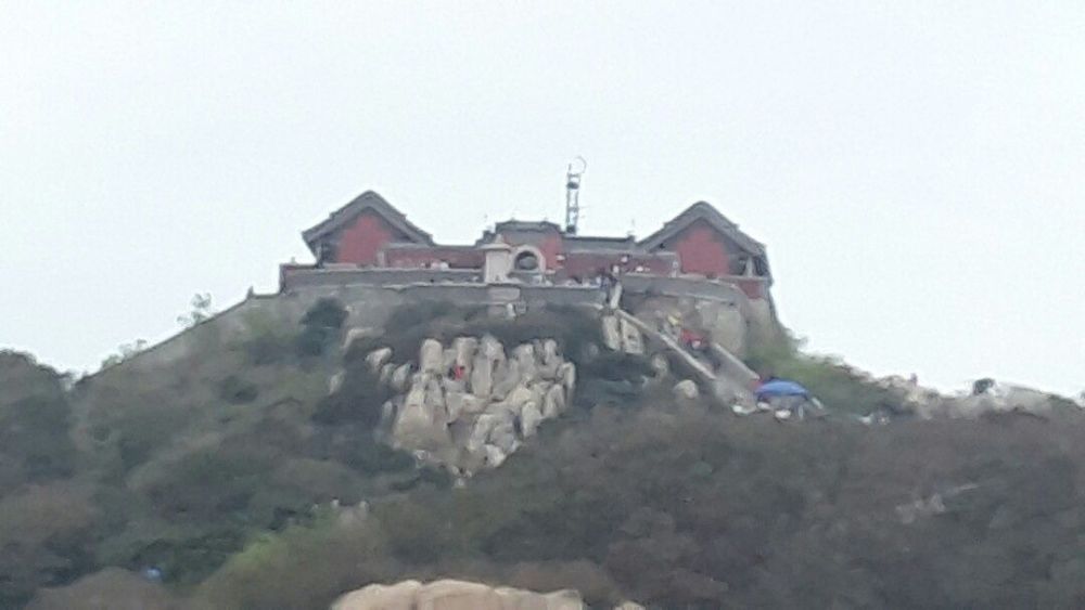 这是玉皇顶,泰山的最高峰,登上泰山用时三小时,真是无限风光在