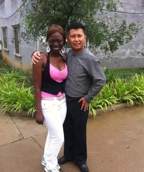 单身汉不再蓝瘦香菇 非洲妹子更爱中国男