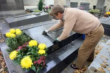 年轻人偏爱“洋节”缓解压力 外国人如何过万圣节
