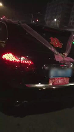 Porsche car was Chaozhou police smashed a window to spray tear agent