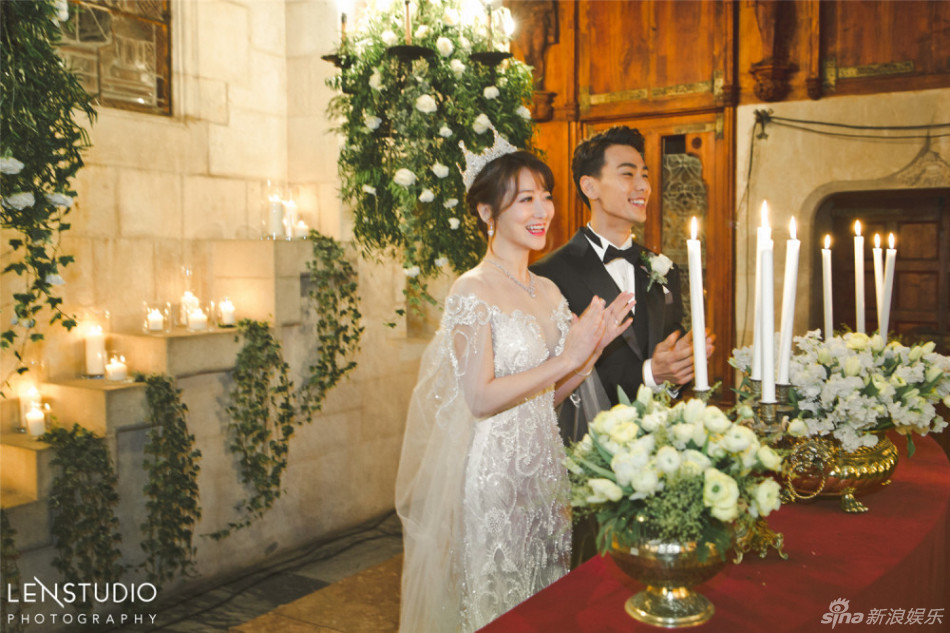 陈紫函戴向宇古堡婚礼 新郎表白:钱归你管