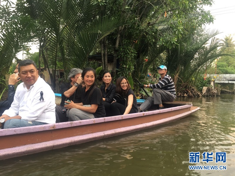 泰国旅游部长带记者寻幽 体验水上生活（图）