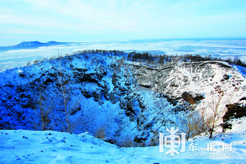 五大连池冬季旅游门票免费 11万游客探游 火山