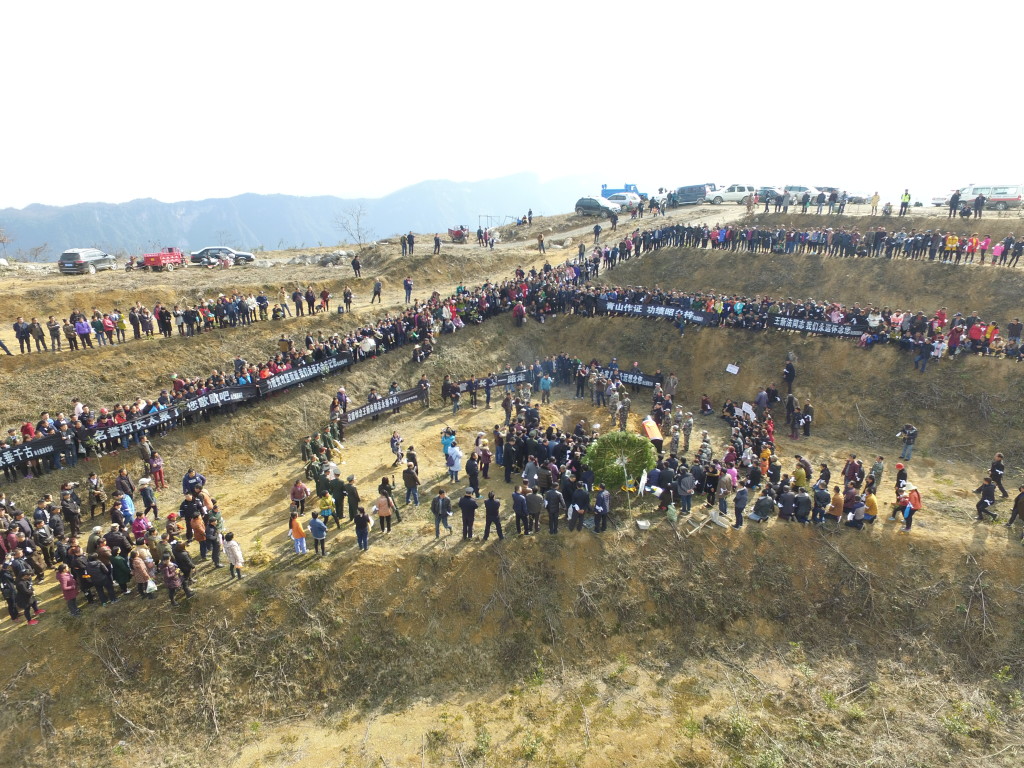 万人送别 名誉村长 王新法