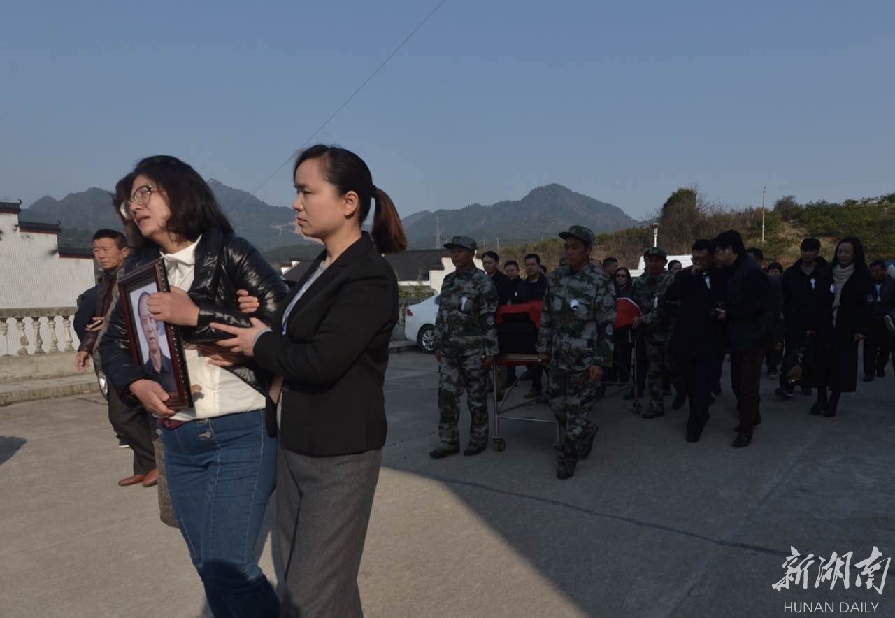 万人送别名誉村长王新法