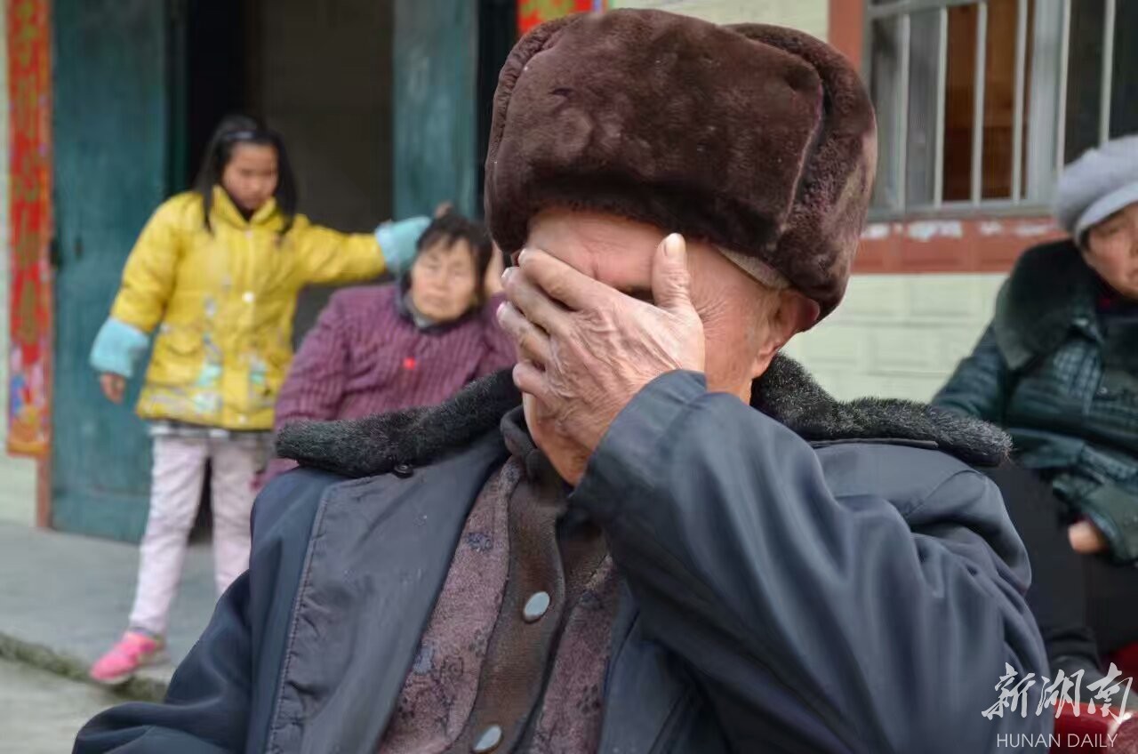 万人送别名誉村长王新法