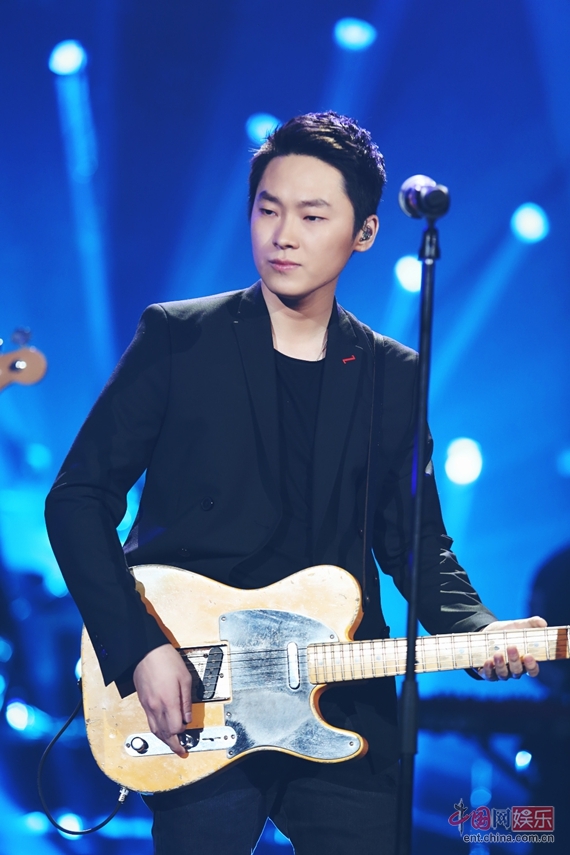 五年磨一剑 梁博《歌手》自带乐队唱出灵魂之