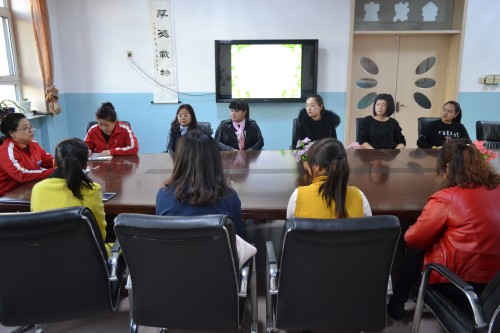 县实验幼儿园召开家长委员会会议