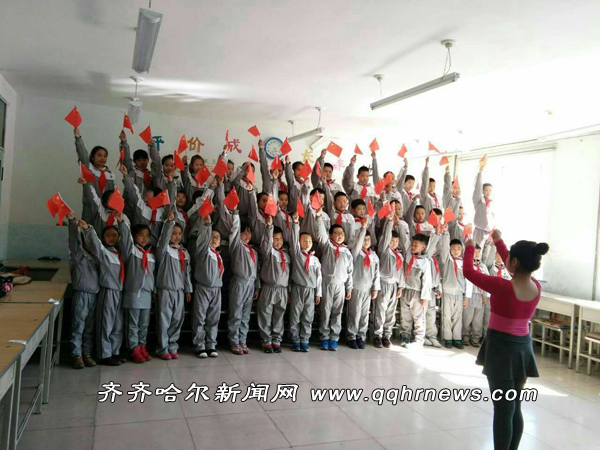 龙沙小学举办爱祖国爱学校合唱比赛