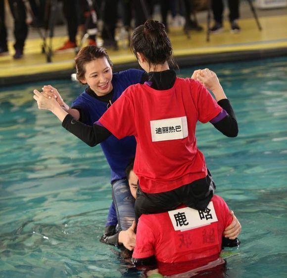 鹿晗受伤上跑男有替身? 节目组:邓超主动帮忙