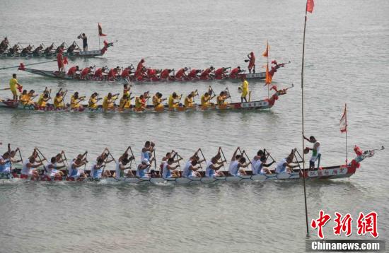 福建连江四百年的传统 海上赛龙舟