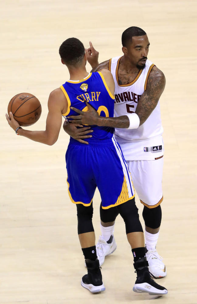 13篮板!库里一神迹生涯首现 5记三分杀人诛心