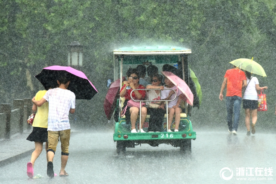 杭州：雨水登场 高温缓解