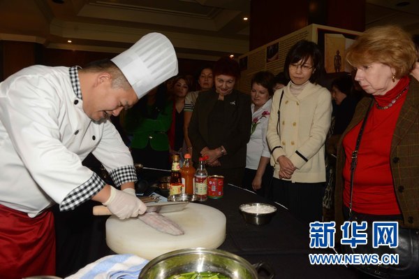 中国驻乌兹别克斯坦大使夫人举行中国文化日